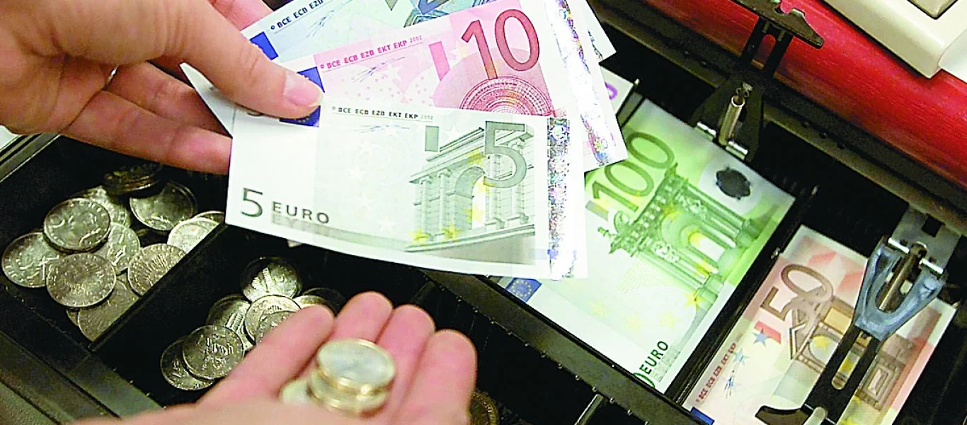 Εφορία & ΕΦΚΑ «ξεζουμίζουν» τους Έλληνες: Δουλεύουμε 179 ημέρες ετησίως για να πληρώνουμε φόρους & ασφαλιστικές εισφορές